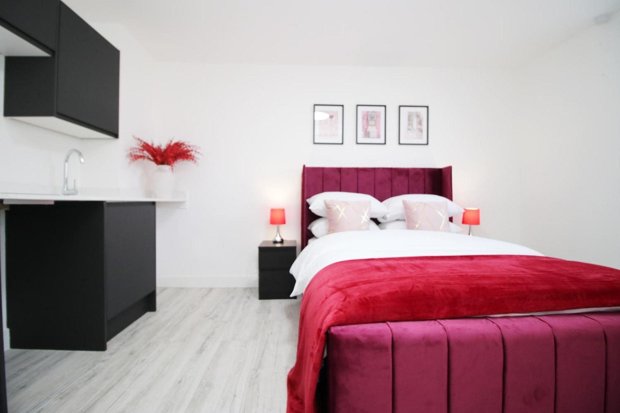 New Cardiff Bloc Exclusive Apartments By Prime Stays - Shops And Parking - Great For Groups And Families מראה חיצוני תמונה
