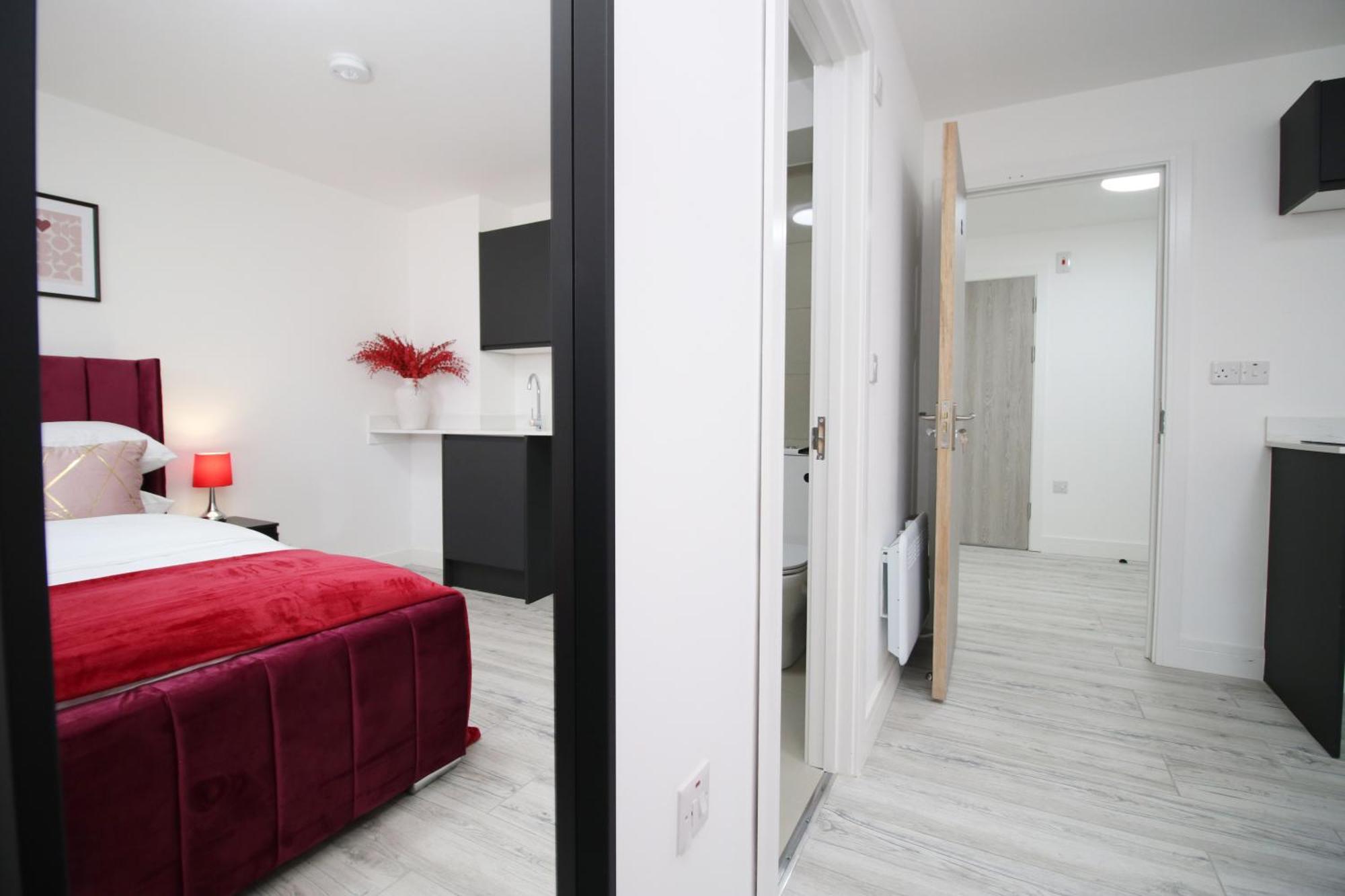 New Cardiff Bloc Exclusive Apartments By Prime Stays - Shops And Parking - Great For Groups And Families מראה חיצוני תמונה