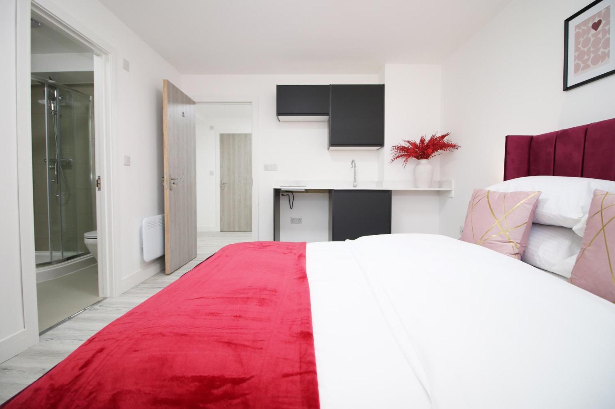 New Cardiff Bloc Exclusive Apartments By Prime Stays - Shops And Parking - Great For Groups And Families מראה חיצוני תמונה