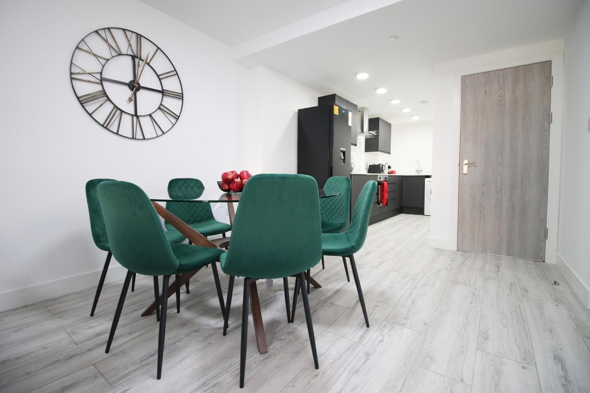 New Cardiff Bloc Exclusive Apartments By Prime Stays - Shops And Parking - Great For Groups And Families מראה חיצוני תמונה